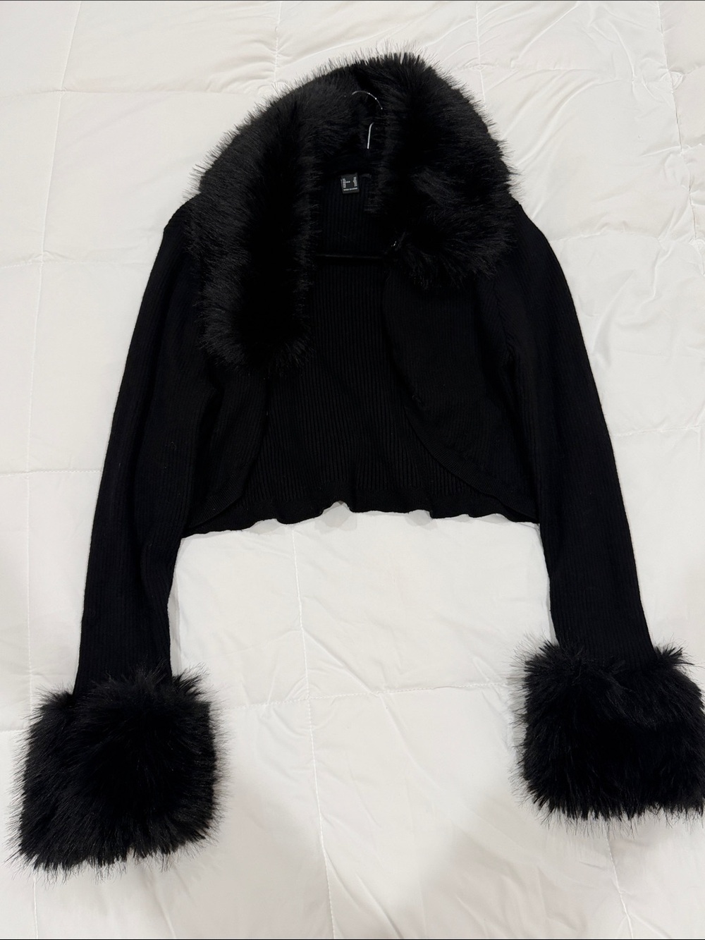 Forever 21 Black Faux Fur Trim Cropped Cardigan